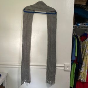 Gray knit scarf